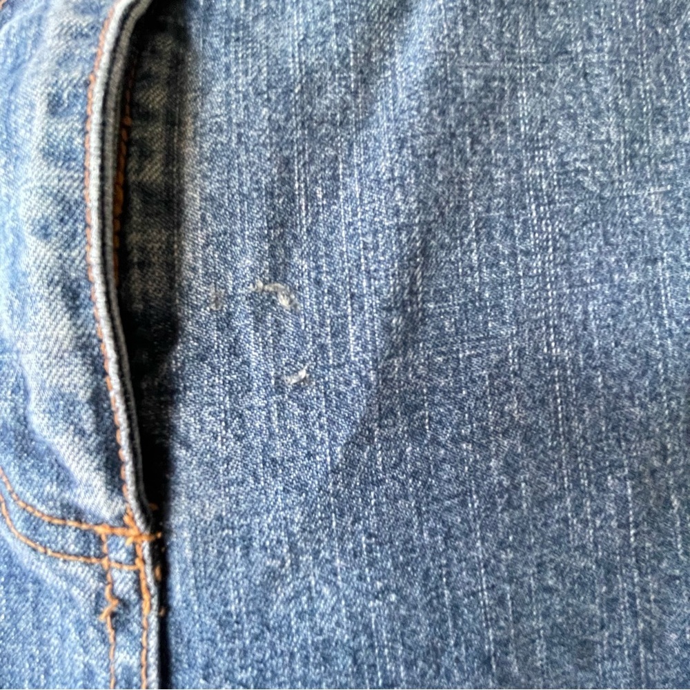 High-waisted, blue denim jeans with Adjustable metal belt #y2kfashion #momjeans - Picture 6 of 7